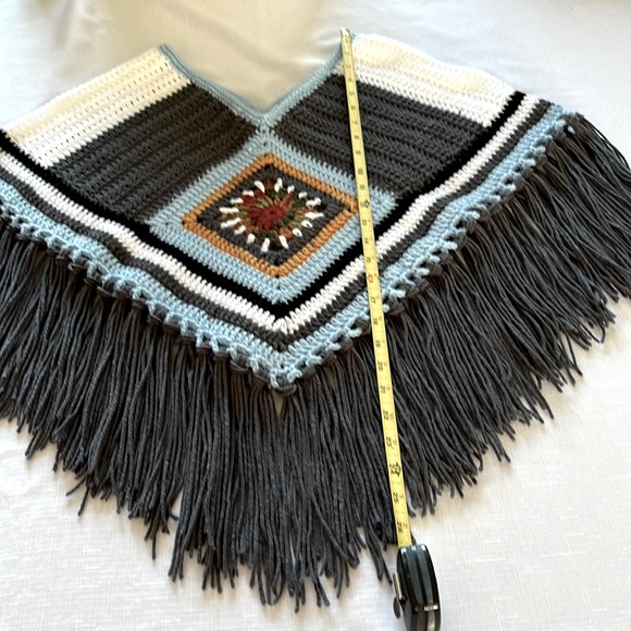 CROCHET PONCHO - Picture 6 of 7